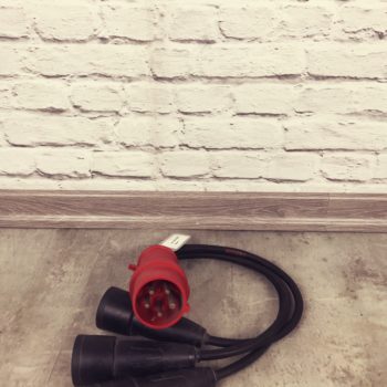 Starkstromadapter / 16 A, 400 V auf 3x 230 V